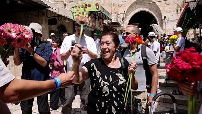 peace-activists-rally-to-protect-palestinians-during-jerusalem-flag-march