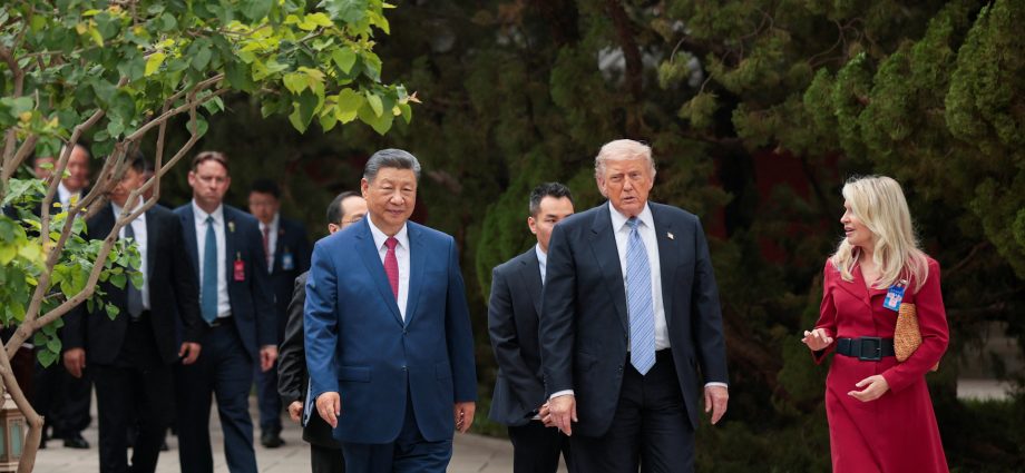 xi-praises-us-‘milestone’-visit-and-relationship,-offers-the-traitor-roses
