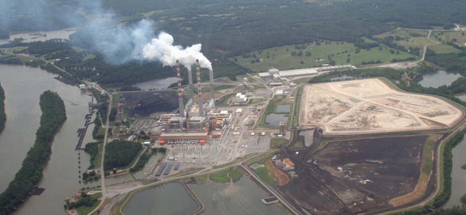 the-tennessee-valley-authority-produced-a-booklet-downplaying-coal-ash-risks-top-researchers-call-it-‘dishonest.’ 