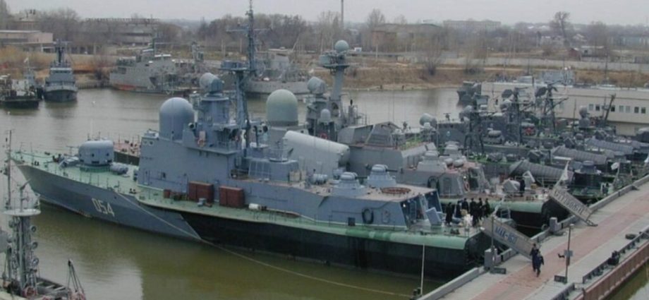 ukraine-strikes-russian-caspian-fleet-base-deep-inside-russia,-home-to-missile-capable-ships-used-in-kalibr-strikes-–-general-staff