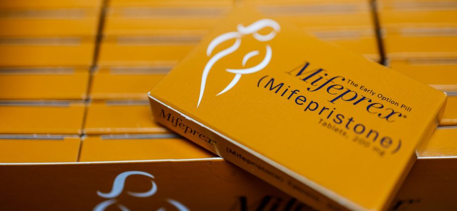 supreme-court-overrides-abortion-pill-mail-ban-—-for-now