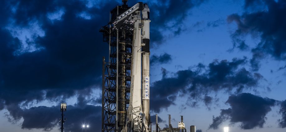 dragon-counts-down-to-launch-to-resupply-space-station