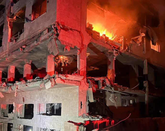 israel-launches-deadly-air-strikes-on-gaza-city-apartment-building