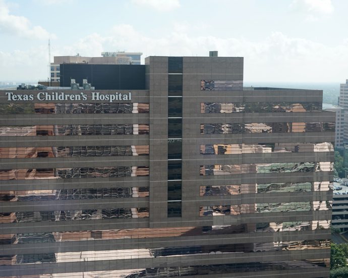 under-pressure-from-state,-texas-hospital-to-create-first-‘gender-detransition-clinic’