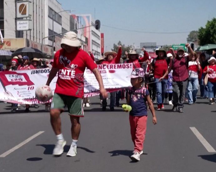 mexico-teachers-threaten-world-cup-disruption-over-pay