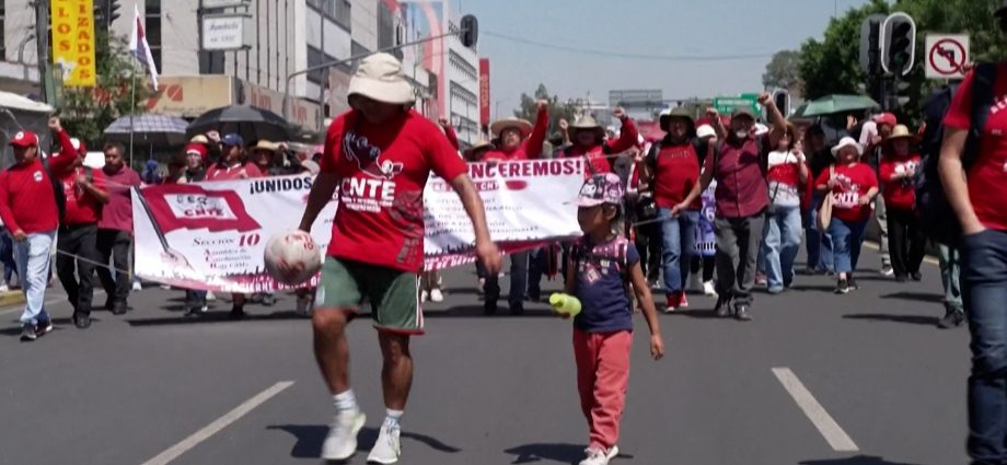 mexico-teachers-threaten-world-cup-disruption-over-pay