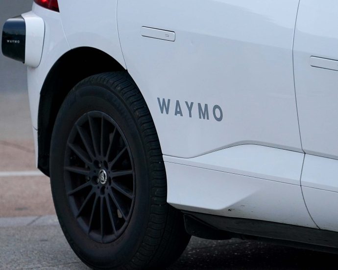 empty-waymo-self-driving-cars-are-going-in-circles-in-these-atlanta-cul-de-sacs