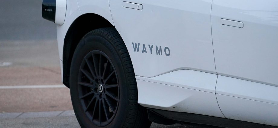 empty-waymo-self-driving-cars-are-going-in-circles-in-these-atlanta-cul-de-sacs