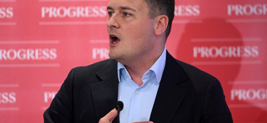 uk-ex-health-minister-says-will-run-to-replace-prime-minister-keir-starmer