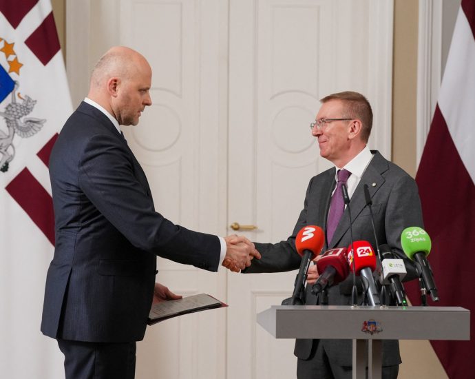latvia’s-president-asks-opposition-leader-to-form-new-government