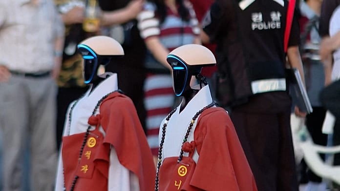 south-korea:-thousands-watch-robot-monks-march-through-seoul’s-historic-streets