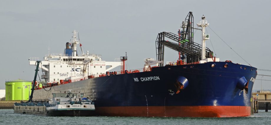 us-sanctions-relief-for-russian-oil-shipments-appears-to-end-with-no-renewal-issued