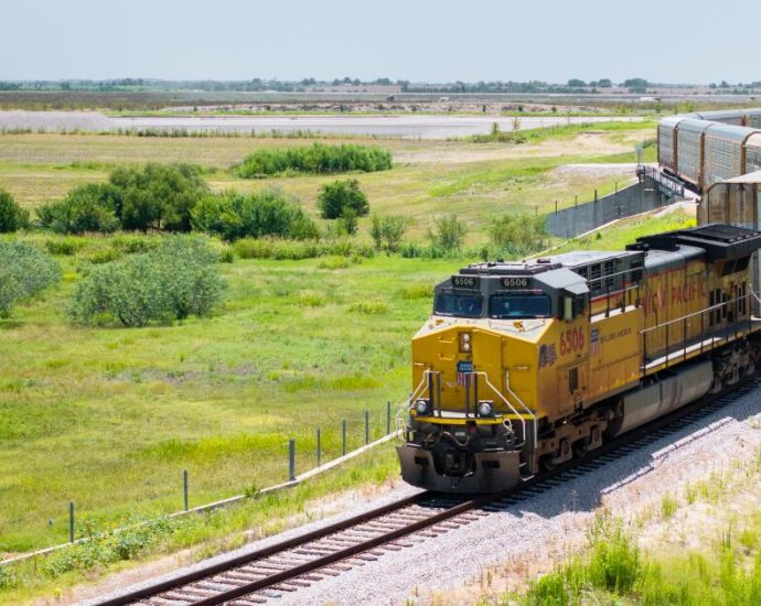 train-car-found-with-6-dead-migrants-inside-came-from-long-beach,-officials-say