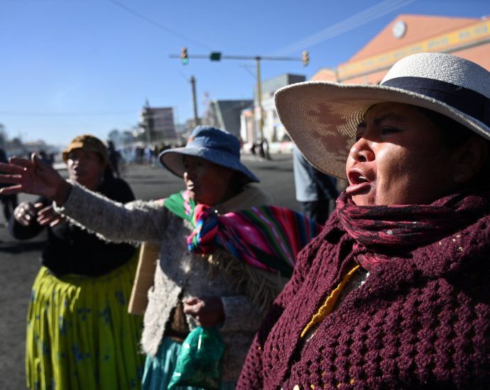 bolivia-launches-early-morning-crackdown-on-roadblocks-outside-la-paz