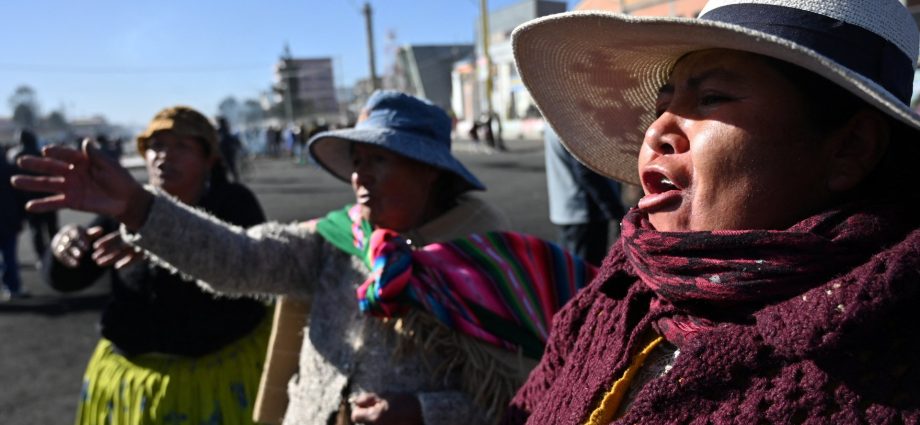bolivia-launches-early-morning-crackdown-on-roadblocks-outside-la-paz