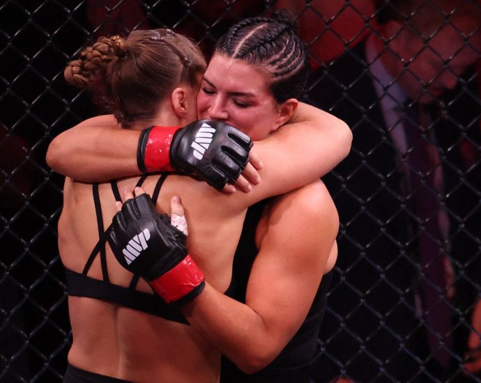 ronda-rousey-vs-gina-carano-fight:-rousey-wins-with-a-17-second-submission