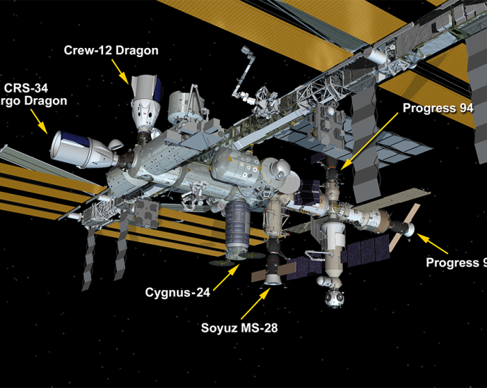 spacex-dragon-docks-to-station-filled-with-new-science-experiments