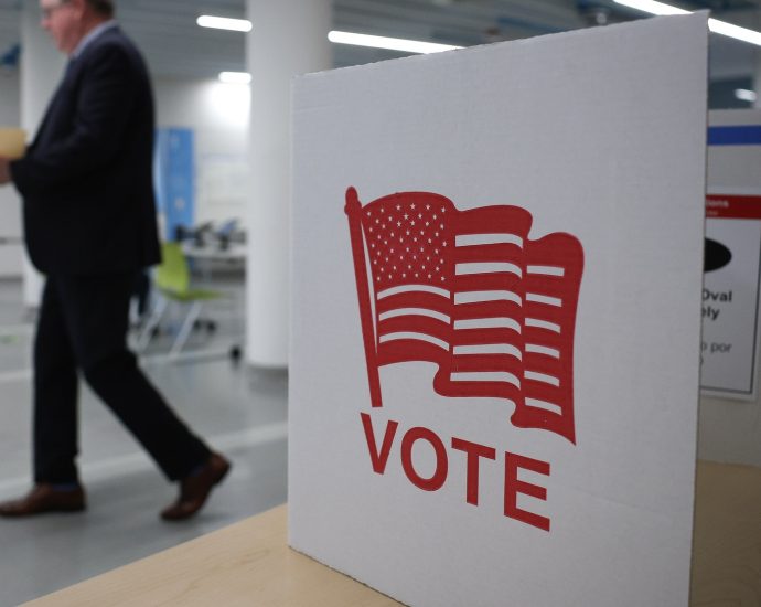 supreme-court-rejects-virginia-democrats’-request-to-reinstate-redistricted-maps