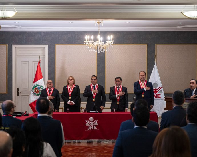peruvian-authorities-confirm-fujimori-and-sanchez-advance-to-runoff
