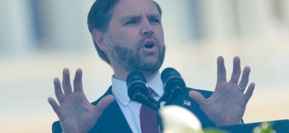 jd-vance-humiliates-himself-as-crowd-stays-silent-during-his-speech