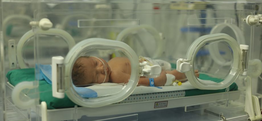 more-infants-are-going-into-nicu.-two-states-want-to-give-their-parents-more-time-off
