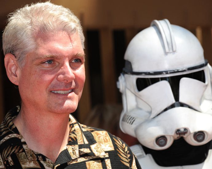 ‘star-wars’-and-‘powerpuff-girls’-voice-actor-tom-kane-dies-at-64