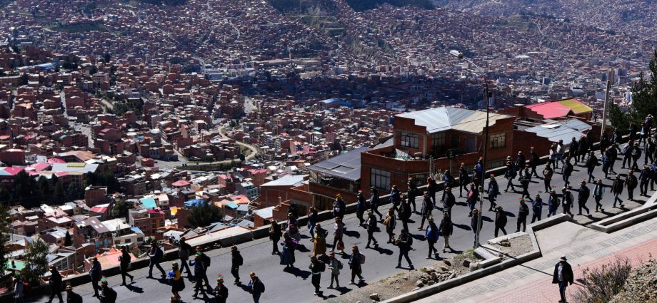 thousands-of-protesters-demand-president’s-resignation-in-bolivia’s-la-paz