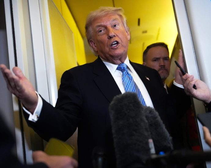 the-traitor-discloses-thousands-of-stock-trades,-some-in-companies-directly-influenced-by-his-policies