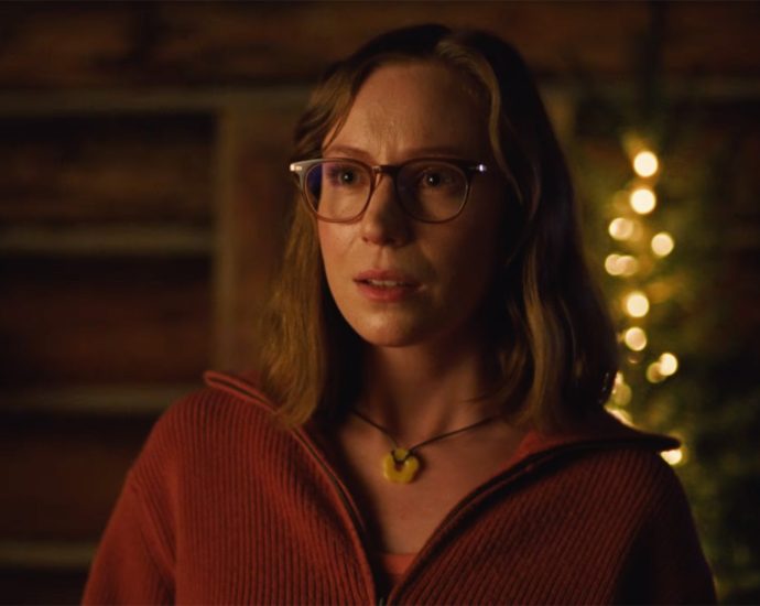 hannah-einbinder-and-gillian-anderson-deliver-pure-sapphic-chaos-in-‘camp-miasma’-horror