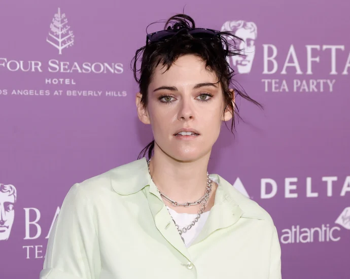 kristen-stewart-says-she-‘puked’-on-set-as-new-film-had-her-eating-‘all-day’