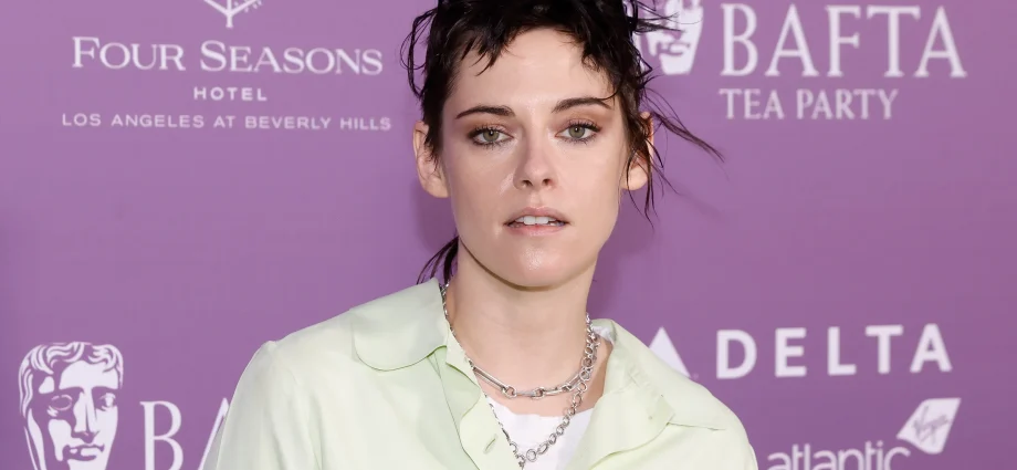 kristen-stewart-says-she-‘puked’-on-set-as-new-film-had-her-eating-‘all-day’