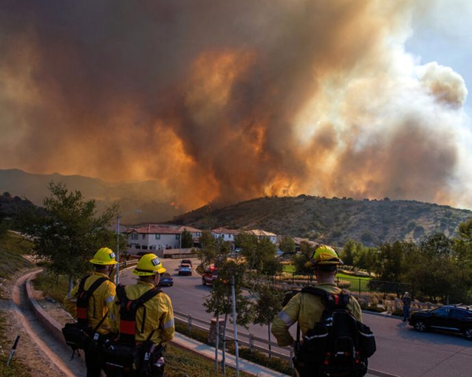 wildfire-crews-race-to-keep-fierce-california-blaze-from-former-nuclear-reactor-site