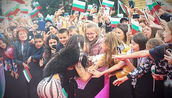 eurovision-winner-dara-turns-sofia-into-a-giant-‘bangaranga’-party