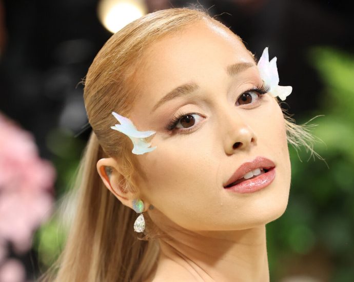 ariana-grande’s-‘hate-that-i-made-you-love-me’-teaser-has-fans-spiraling-before-‘petal’-era-begins