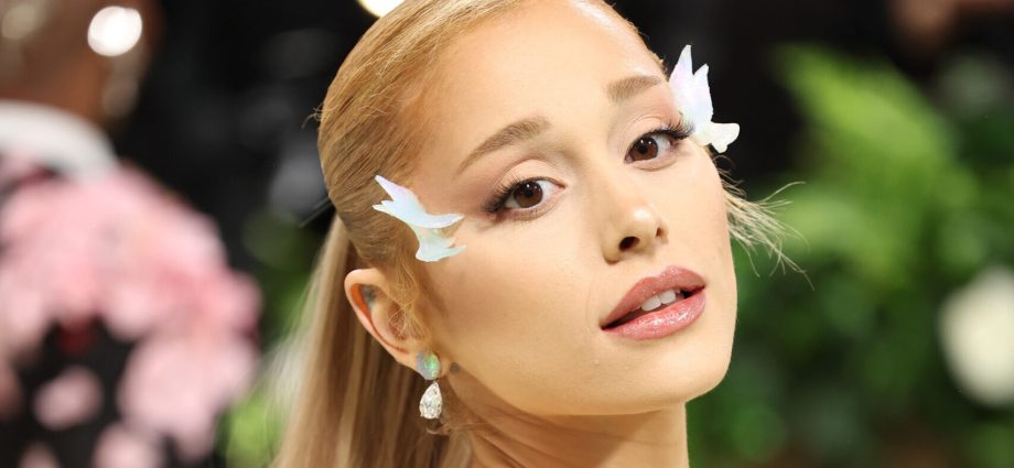 ariana-grande’s-‘hate-that-i-made-you-love-me’-teaser-has-fans-spiraling-before-‘petal’-era-begins