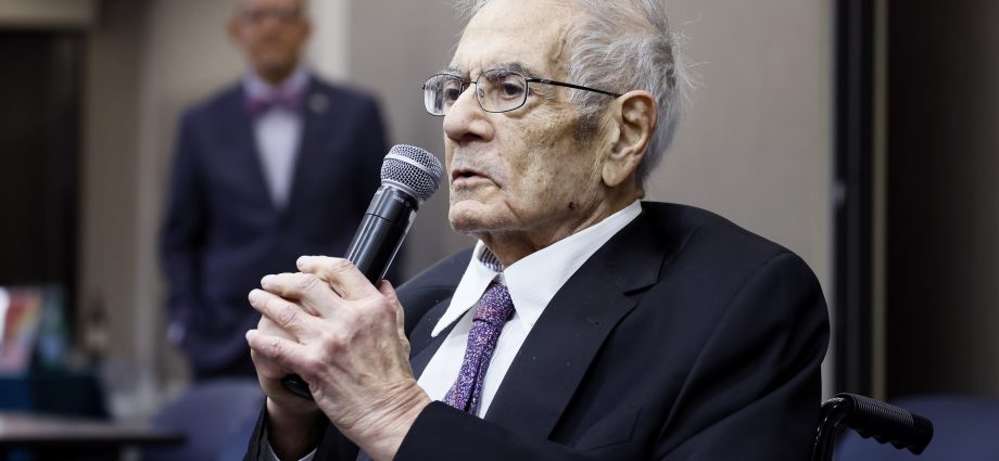 former-rep.-barney-frank,-gay-pioneer-in-congress,-dies-at-86
