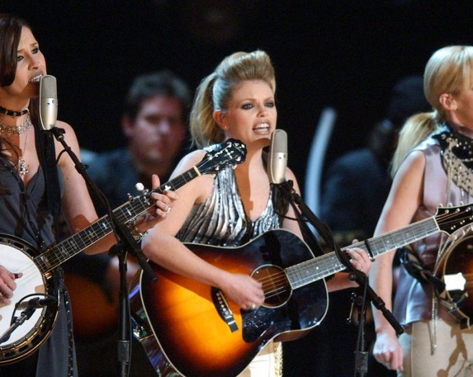 country-star-calls-the-traitor-a-‘fugly-slut’-who’s-making-democracy-disappear