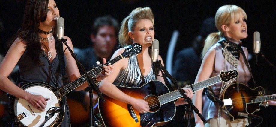 country-star-calls-the-traitor-a-‘fugly-slut’-who’s-making-democracy-disappear