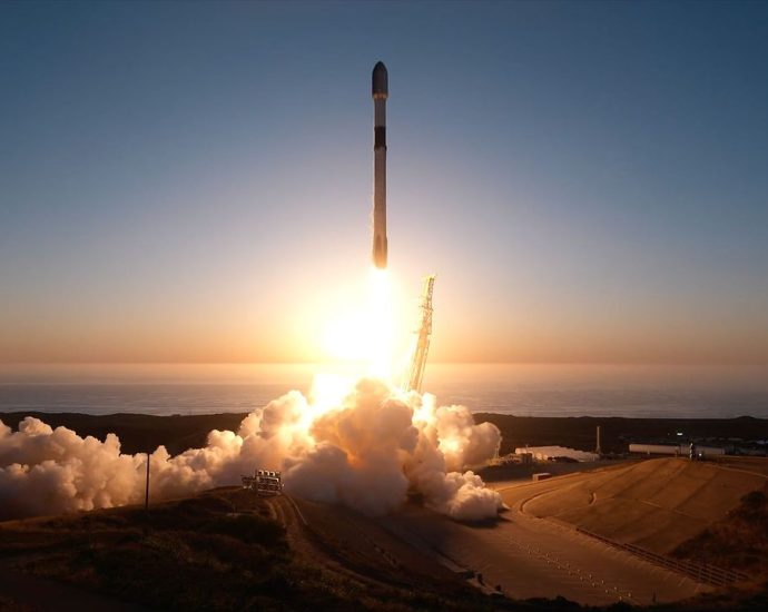SpaceX launches 24 Starlink satellites on Falcon 9 launch from California