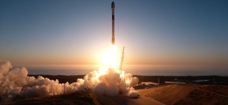 SpaceX launches 24 Starlink satellites on Falcon 9 launch from California