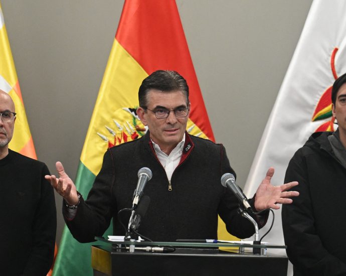 bolivia’s-president-reshuffles-cabinet-amid-anti-government-protests