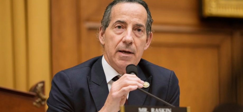 jamie-raskin-introduces-bill-to-block-the-traitor’s-$1.8-billion-‘maga-slush-fund’