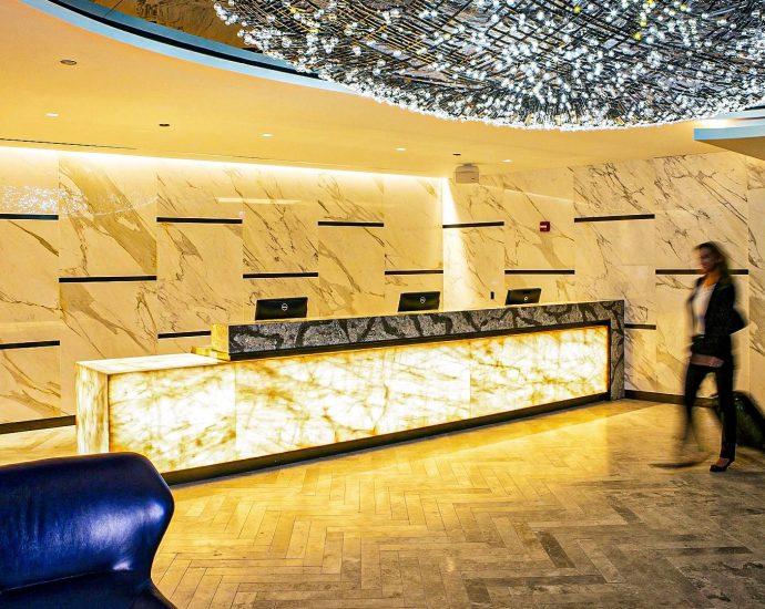 why-a-$3,000-united-airlines-polaris-ticket-no-longer-gets-you-into-the-polaris-lounge