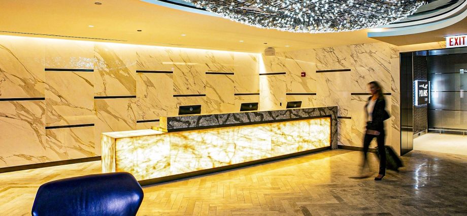 why-a-$3,000-united-airlines-polaris-ticket-no-longer-gets-you-into-the-polaris-lounge