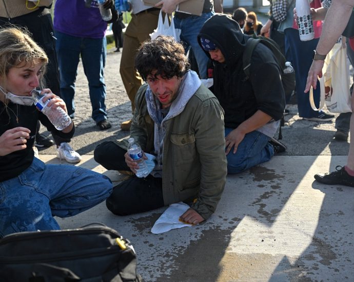 feds-forced-to-drop-case-against-“broadview-six”-anti-ice-protesters