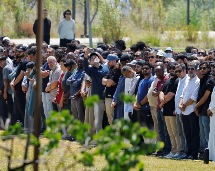 over-2,000-gather-in-san-diego-to-mourn-three-men-killed-in-mosque-attack