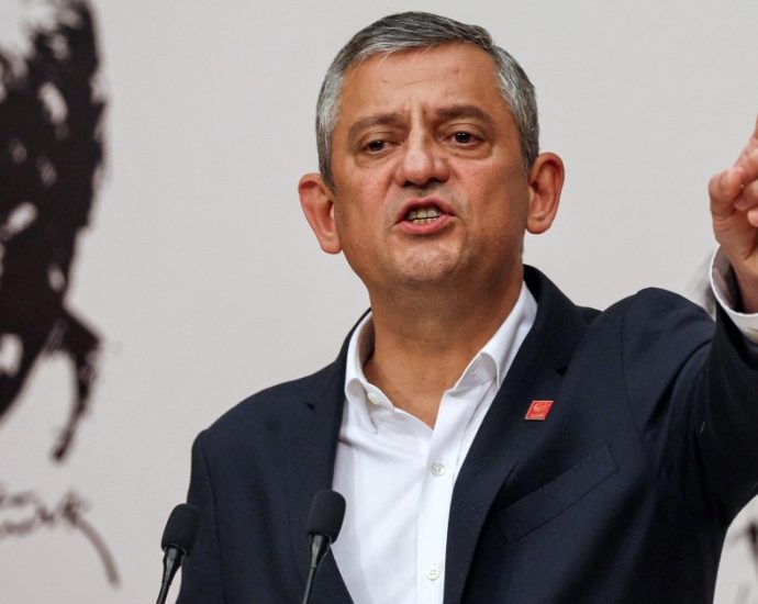 turkish-court-ousts-leader-of-main-opposition-party