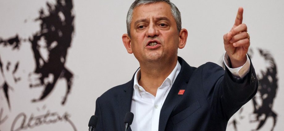 turkish-court-ousts-leader-of-main-opposition-party