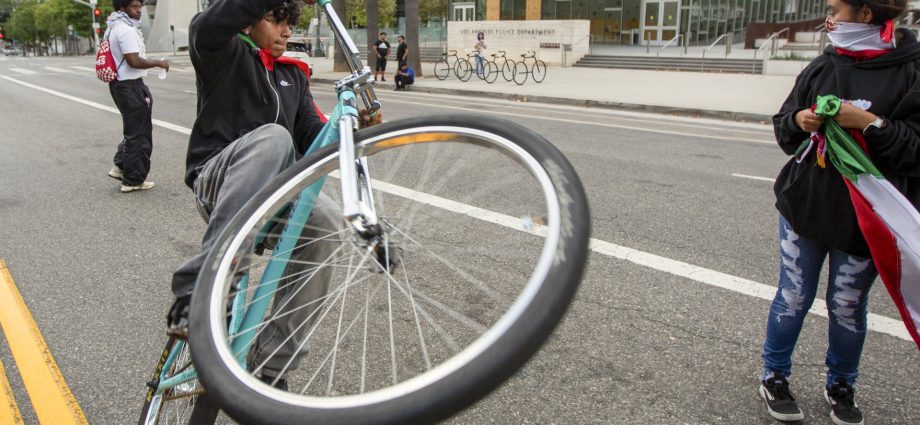 teens-are-‘taking-over’-city-streets.-is-it-the-solution-to-charge-parents?