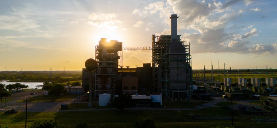 austin’s-approval-of-a-gas-peaker-plant-echos-america’s-power-dilemma